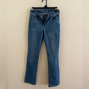 Old Navy Mid-Rise Bootcut jeans size 2. They are a regular bootcut fit.